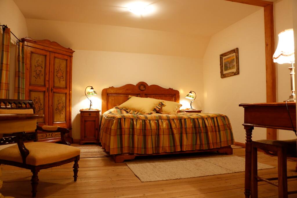 West comfort room (25m2) with Tv, shower, toilet, wifi, garden view