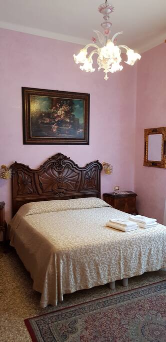 Enchanted Pearl Room