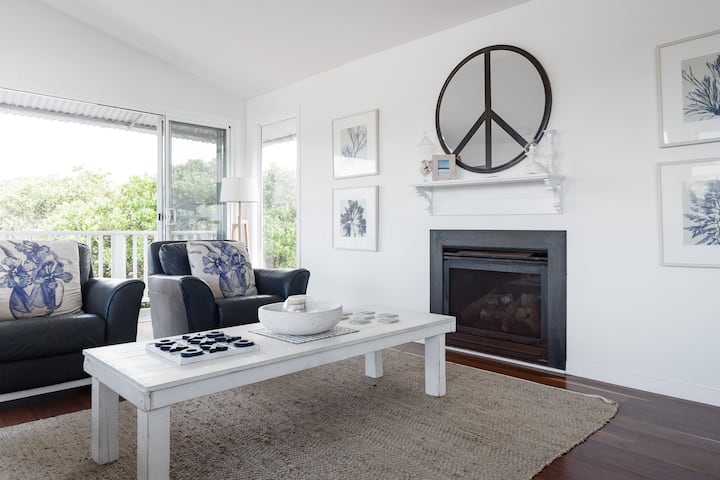 Serenity Oceanfront Gem - Pool & Hamptons Vibe - Gold Coast
