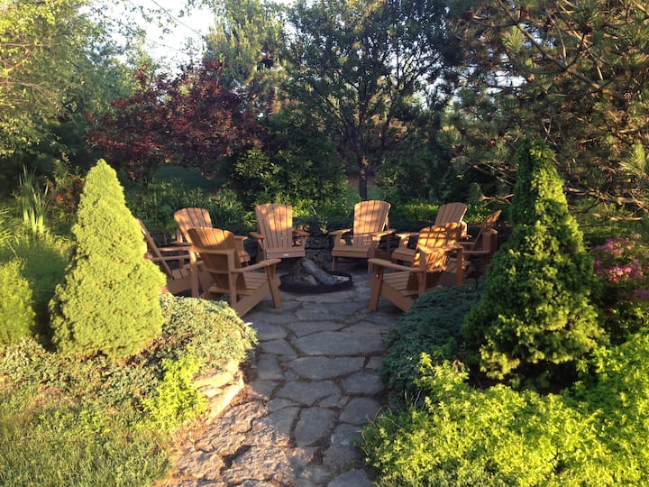 Beautiful Full Log Lodge on 74 Acre Chalets for Rent in Blue Mounds