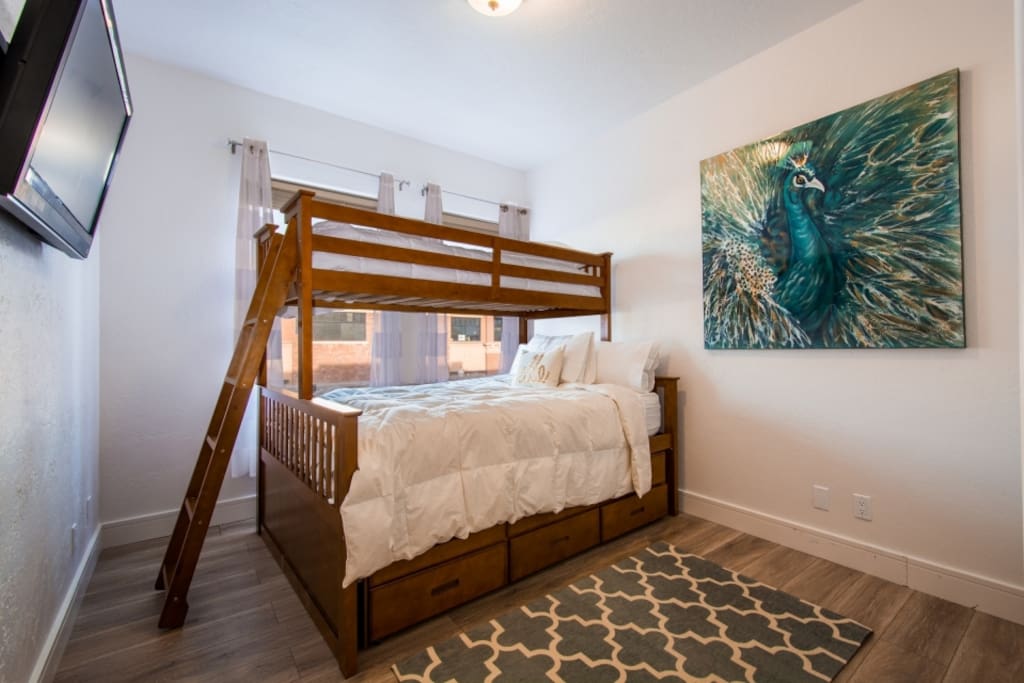 Guest Private Bedroom Sleeps 2-4