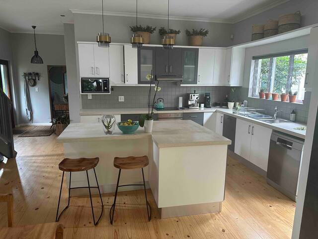 Family home in the City! gallery image 5