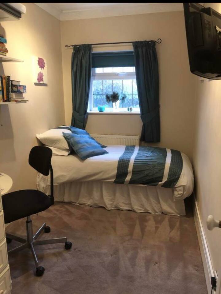 Chertsey Holiday Rentals & Homes England, United Kingdom Airbnb