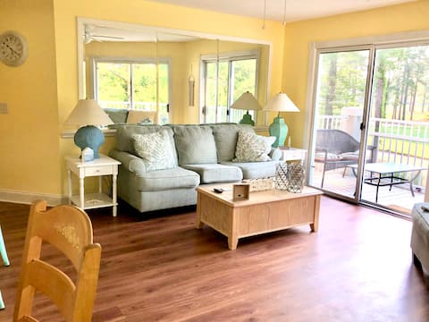 Top Airbnb: Beautiful condo with great view of the golf course in Carolina Shores