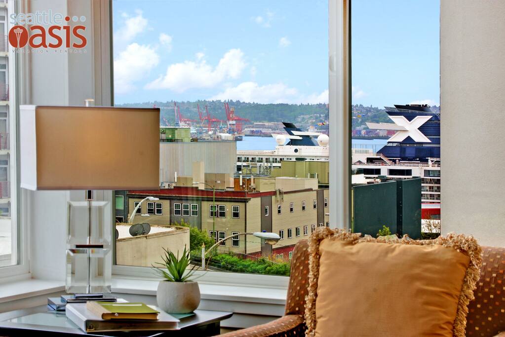 A little peekaboo view of the Elliot Bay.