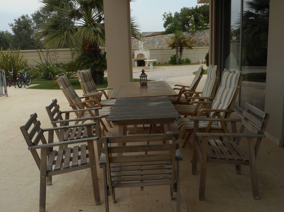 Lunch/dinner by the pool