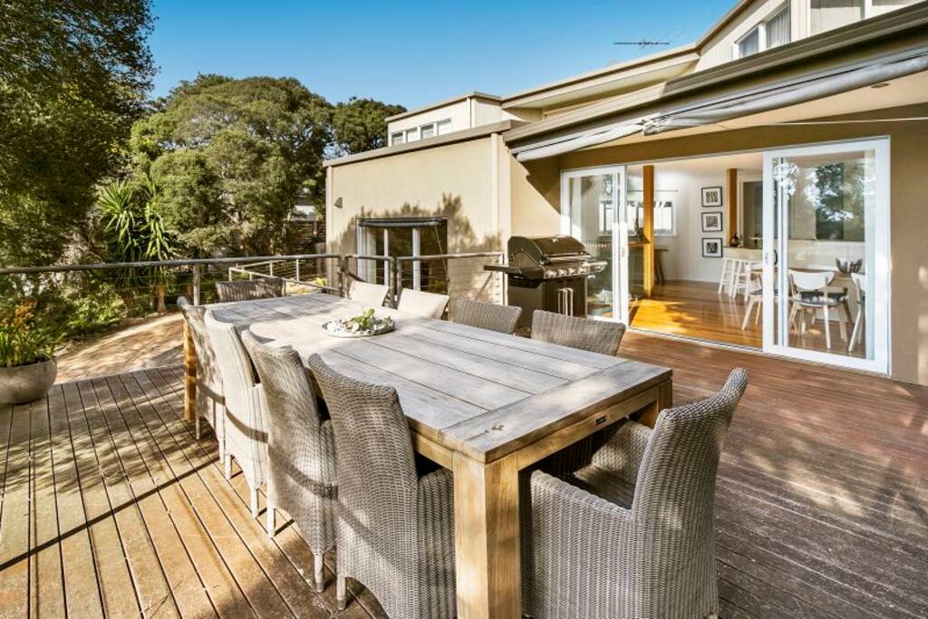 Deck area and outdoor dining - Cloud Nine