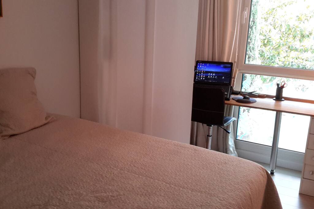 chambre donnant sur jardin