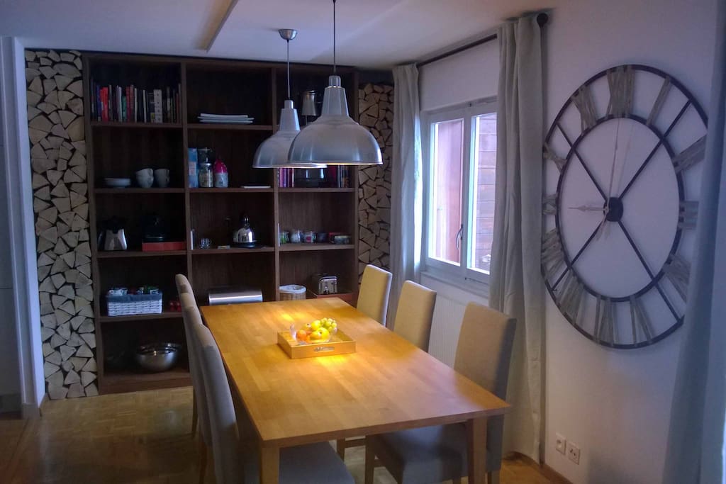 The dining area, with large table for 6