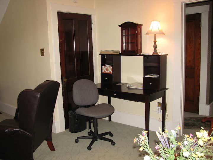 Fairmont-short & Extended Stay 2 Bedroom Apartment - Fairmont, WV