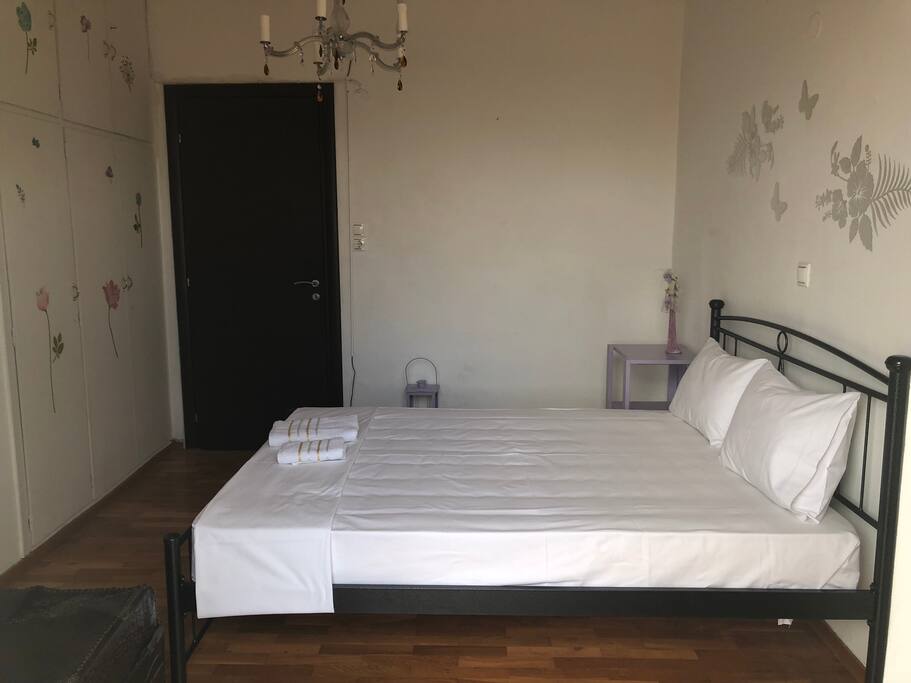 The second bedroom with the wardrobe where you can put your clothes.