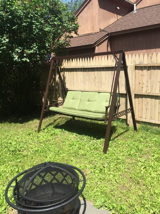 Barbecue and fire pit availible