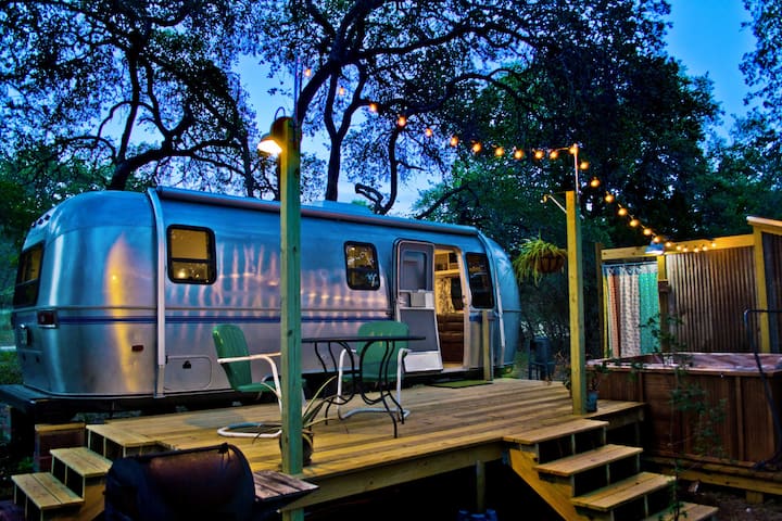 Super Cute Retro Airstream - Campers/RVs for Rent in Wimberley, Texas,  United States - Airbnb
