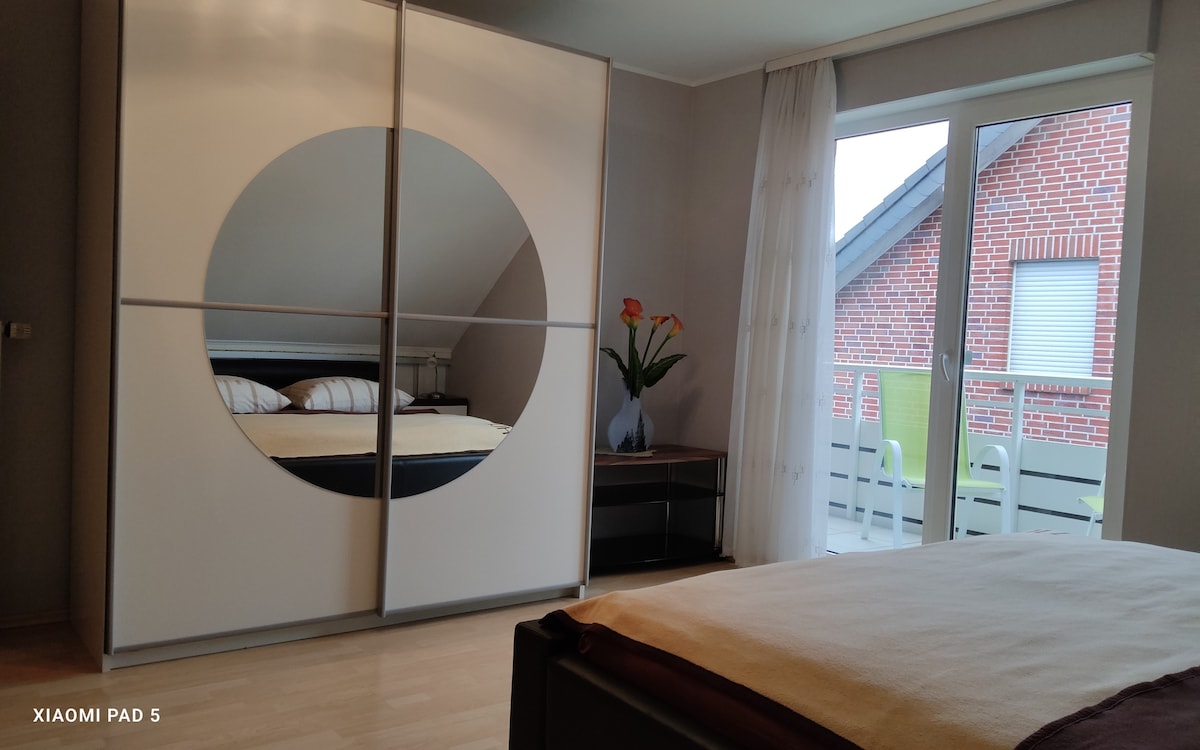 Top performing Airbnb: Studio with separate entrance near the fairgrounds & airport in Unterrath