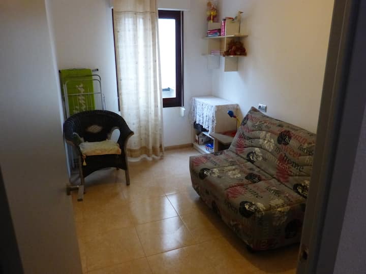 Spálňa s rozkladacou pohovkou bz konvertovateľná na posteľ 120