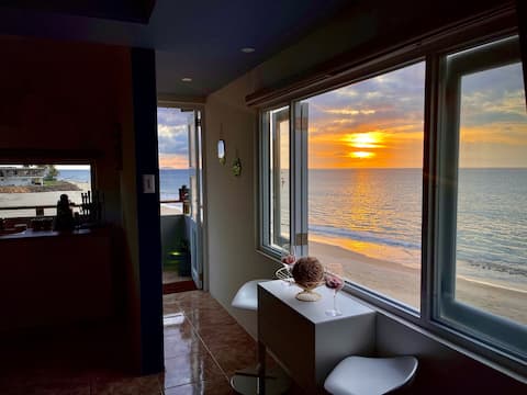 Waves & Sand Endless View! Oceanfront apt. #4