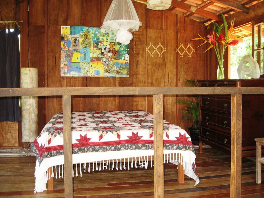 Cama de casal no mezanino