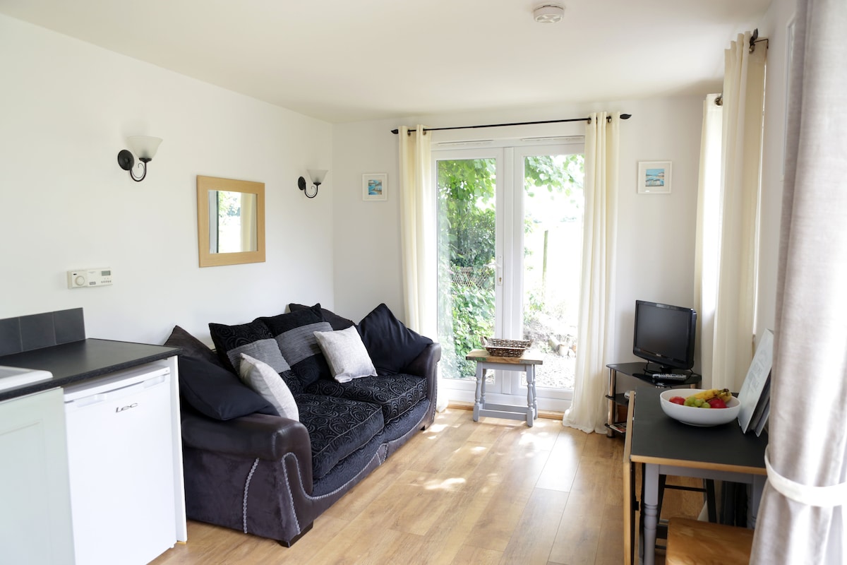 Top performing Airbnb: Stone Cottage Bungalow in Ormesby St. Margaret With Scratby