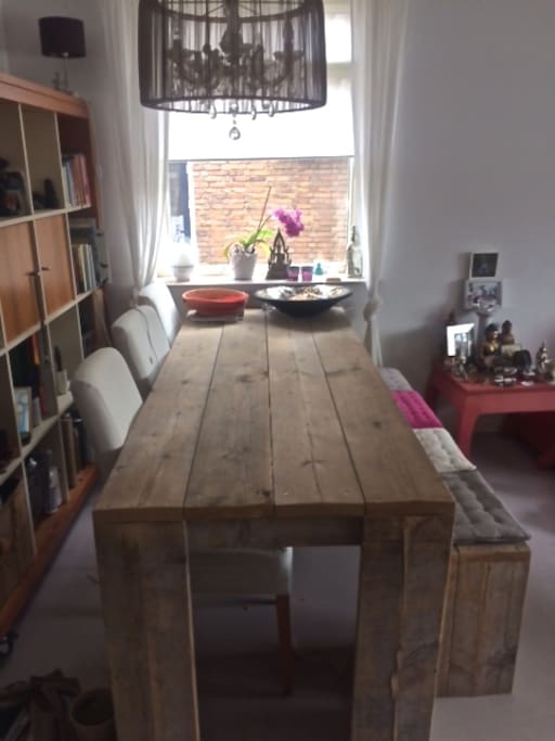 Woonkamer met grote eet tafel