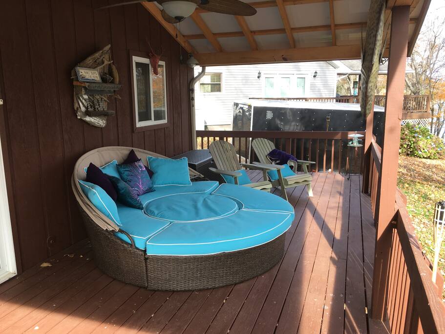 Large comfortable daybed on deck. Nice place to sleep on warm nights.