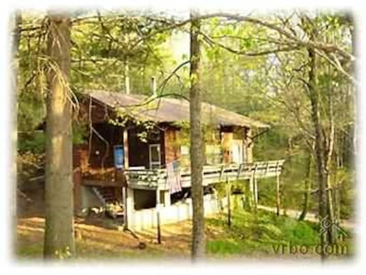 Mountain air is waiting for you at "Treetops" Cabins for Rent in