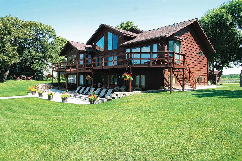 Lake front, lots of seating for out door dining on all deck levels. Several chairs for tanning, tons of yard space for games!