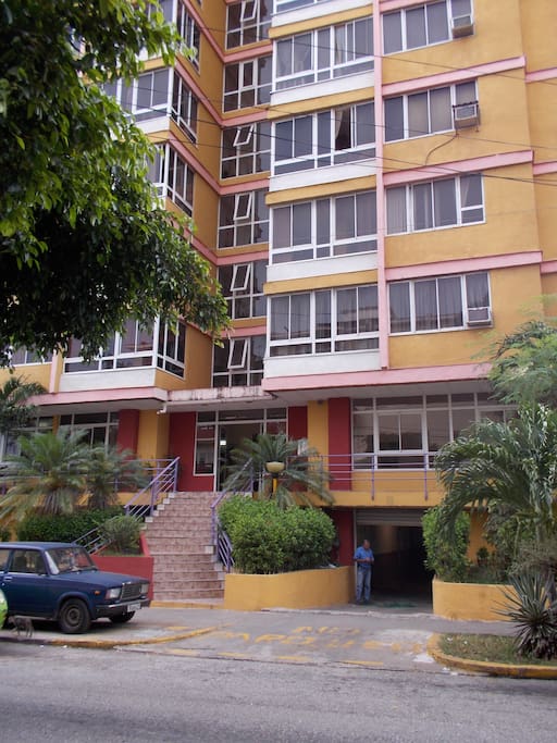 The building located in Avenida 23, in the center of Habana