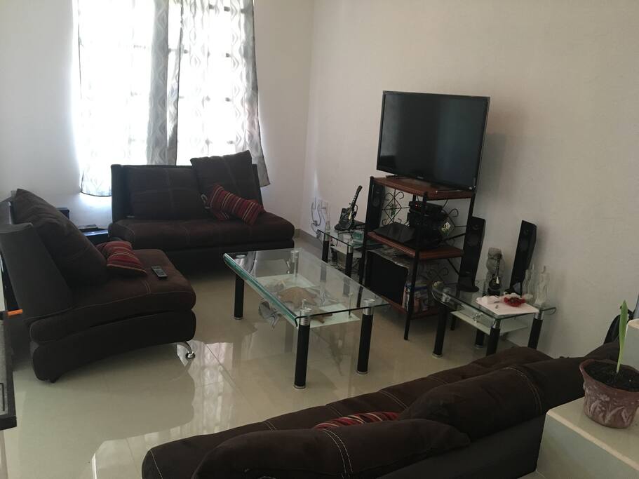 Sala común, con Internet y Megacable
