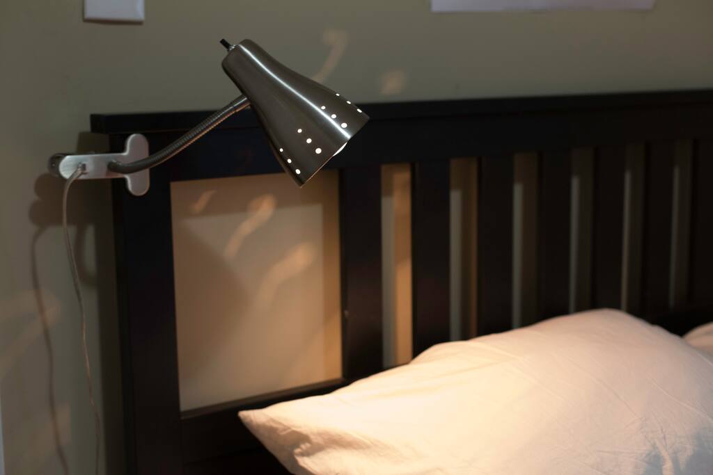 Additional focused light to do your reading or computer work in the comfort of your bed.