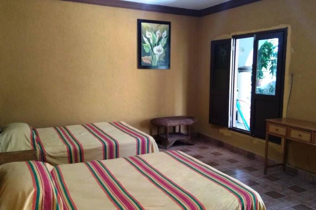 Habitación #1 doble con 2 camas matrimoniales para 4 personas, TV y wifi