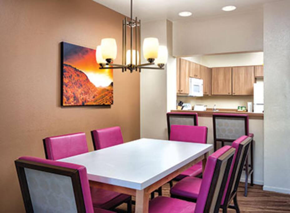 This picture does not show the specific unit being rented. The unit rented will be based on which units are available upon check-in. These pictures are meant to show the property and an example of the room style and décor.