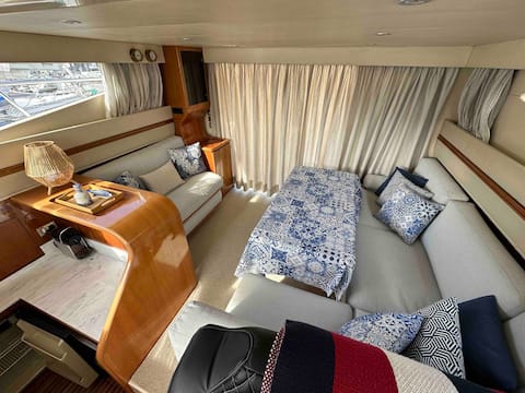 Anúncio popular: Gorgeous Yacht with 3 bedrooms + 2 bathrooms em Parque Das Nações
