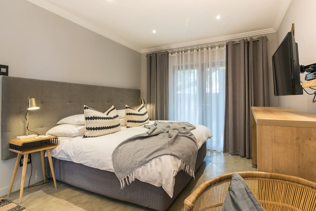 King size bed with mattress heater