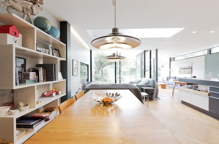 Modern Architect Home by Richmond Park gallery image 4