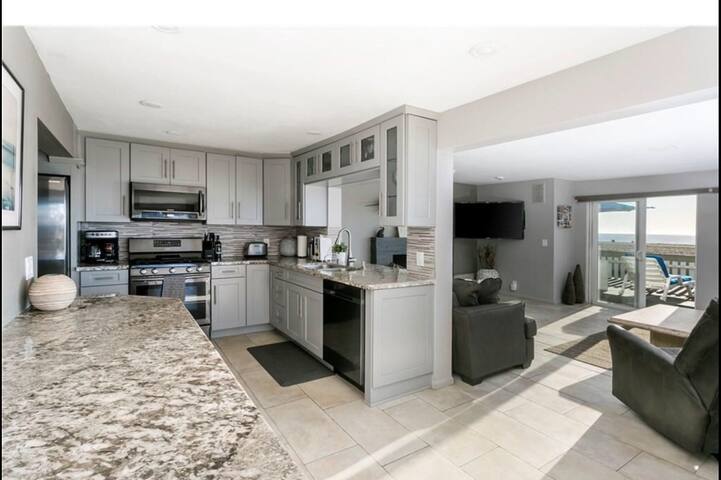 Beachfront 90210 Beachhouse on TV show lower unit gallery image 5