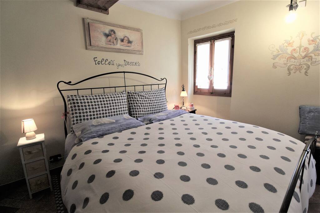 camera / bedroom