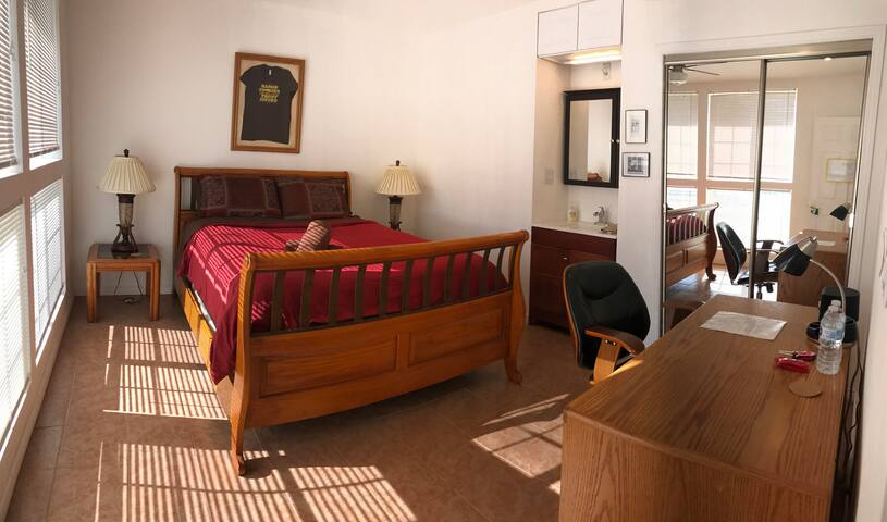 High End,Self Check, Central Location,Queen R4