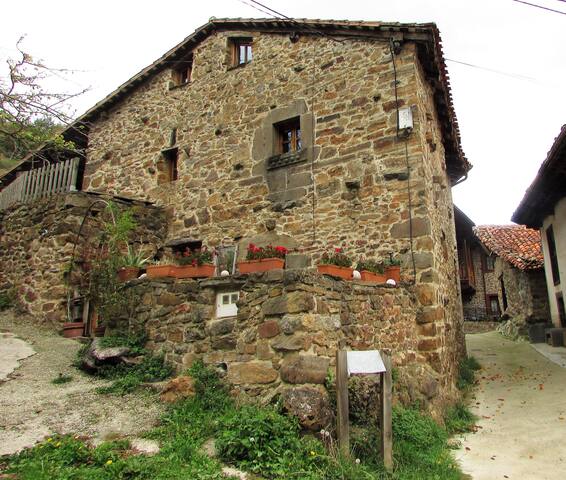 Bed in family house (Potes)