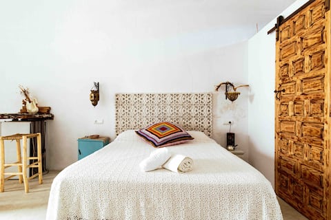 Top Airbnb: Bella Luna 🌜 ~ cozy mini studio in Níjar