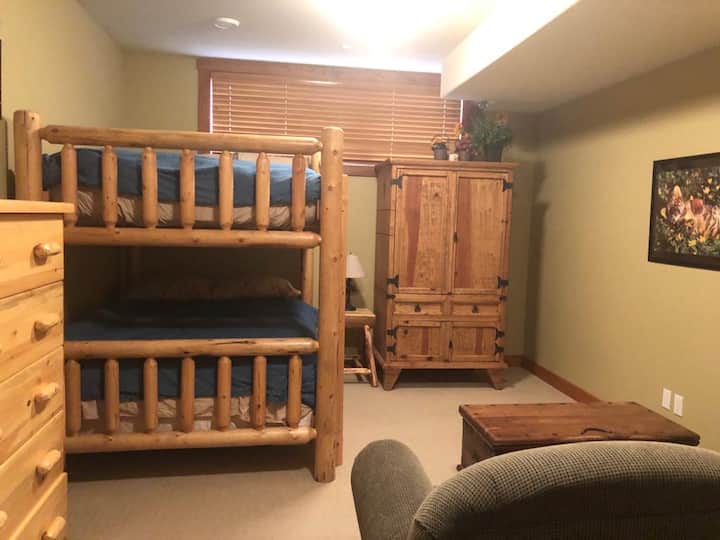 ห้องสองชั้น/ห้องดูทีวี