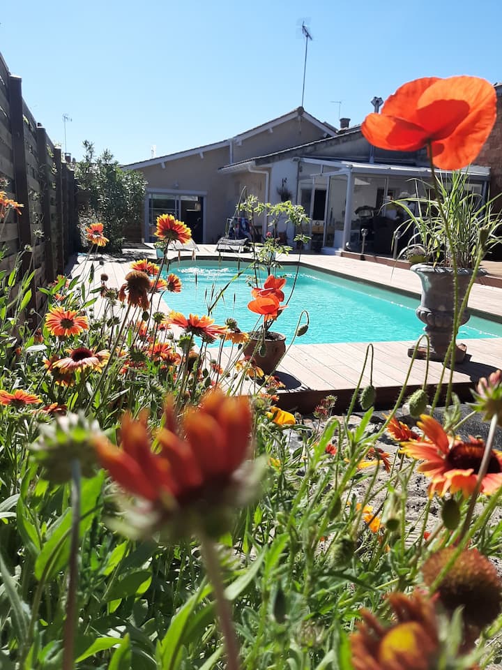 Petite Maison Climatisée, Avec Piscine Chauffée - Blanquefort