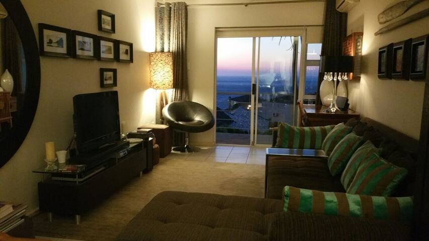 Camps Bay Apartment – Great View gallery image 3