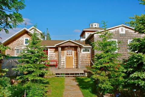 The North Shore Fisherman's Cabin- historic