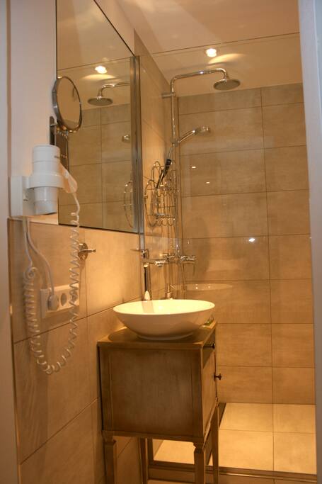 Komplett renoviertes Badezimmer
