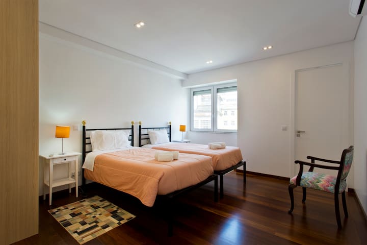 *In the mood for Oporto2 ♥ lux apartment for 10 * gallery image 4