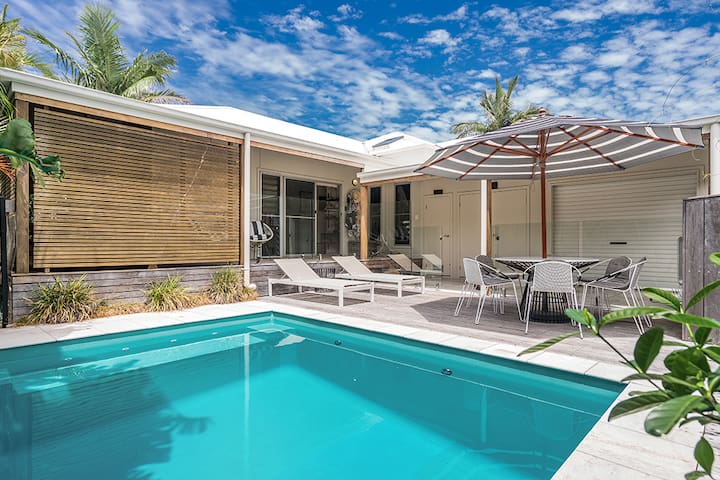 Kingsley Palms – Family Abode Walk to Town