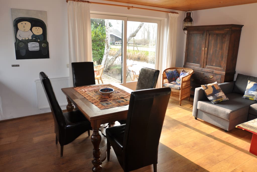 The livingroom/kitchen.