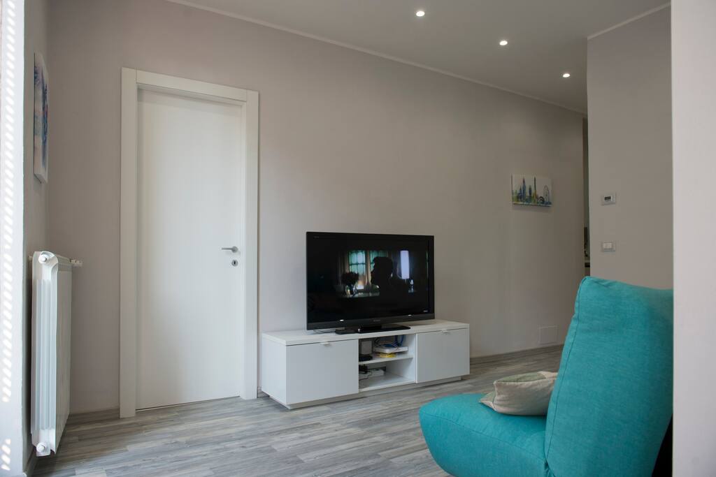 TV 48" with interactive smart box and fast internet 100MB