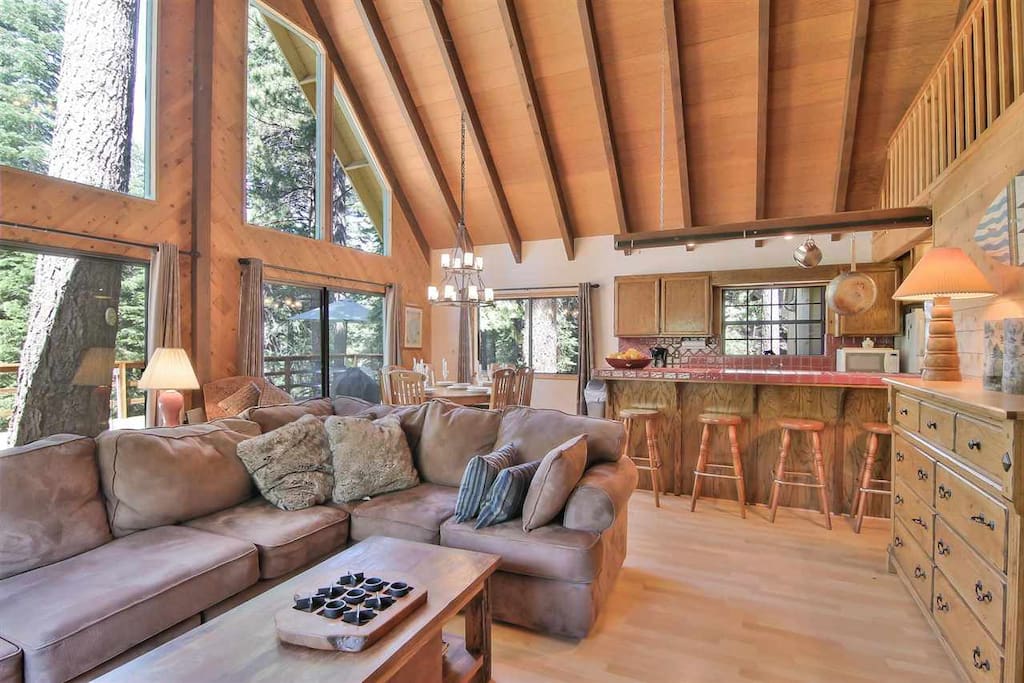 Dining room, breakfast bar, and ample seating