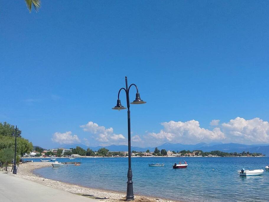 Για αμέτρητες βουτιές, μόλις 3 λεπτά με τα πόδια...